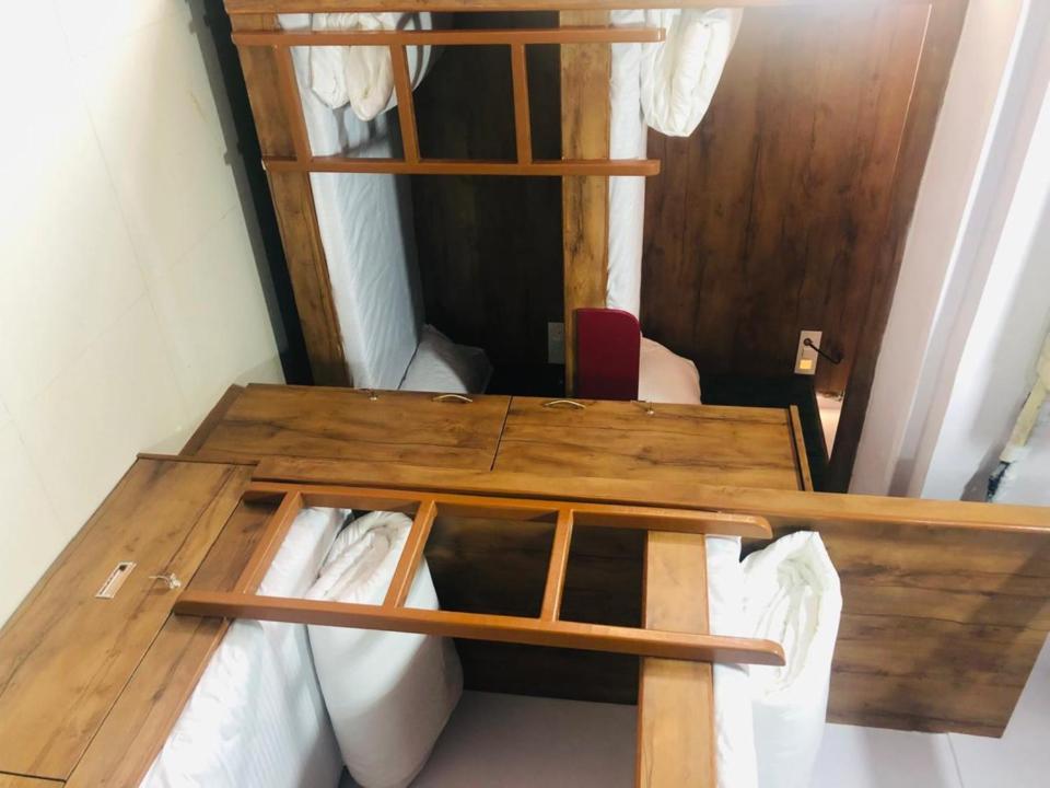 Everest Stays Rooms And Dormitory Mumbai Exteriör bild