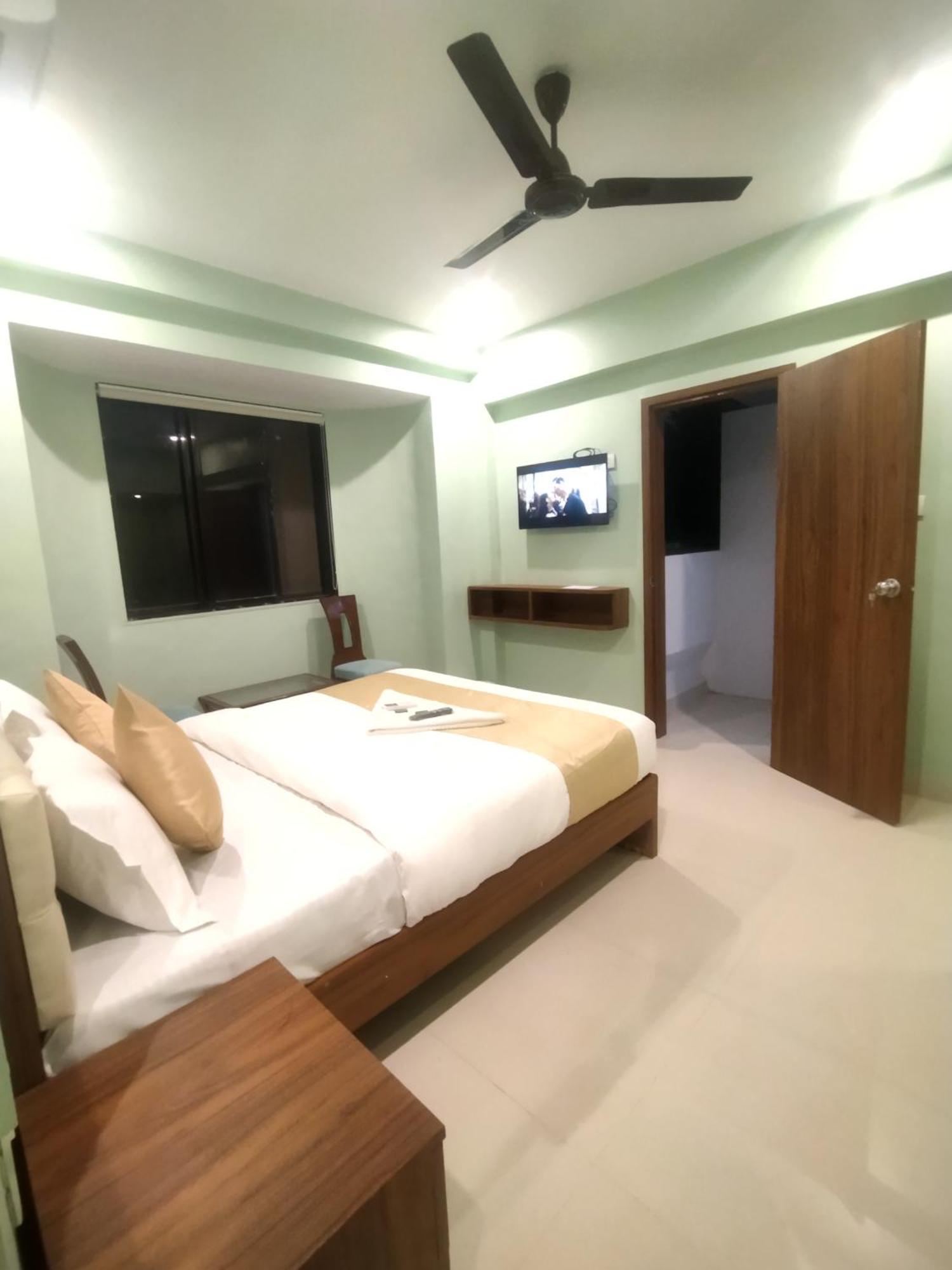 Everest Stays Rooms And Dormitory Mumbai Exteriör bild