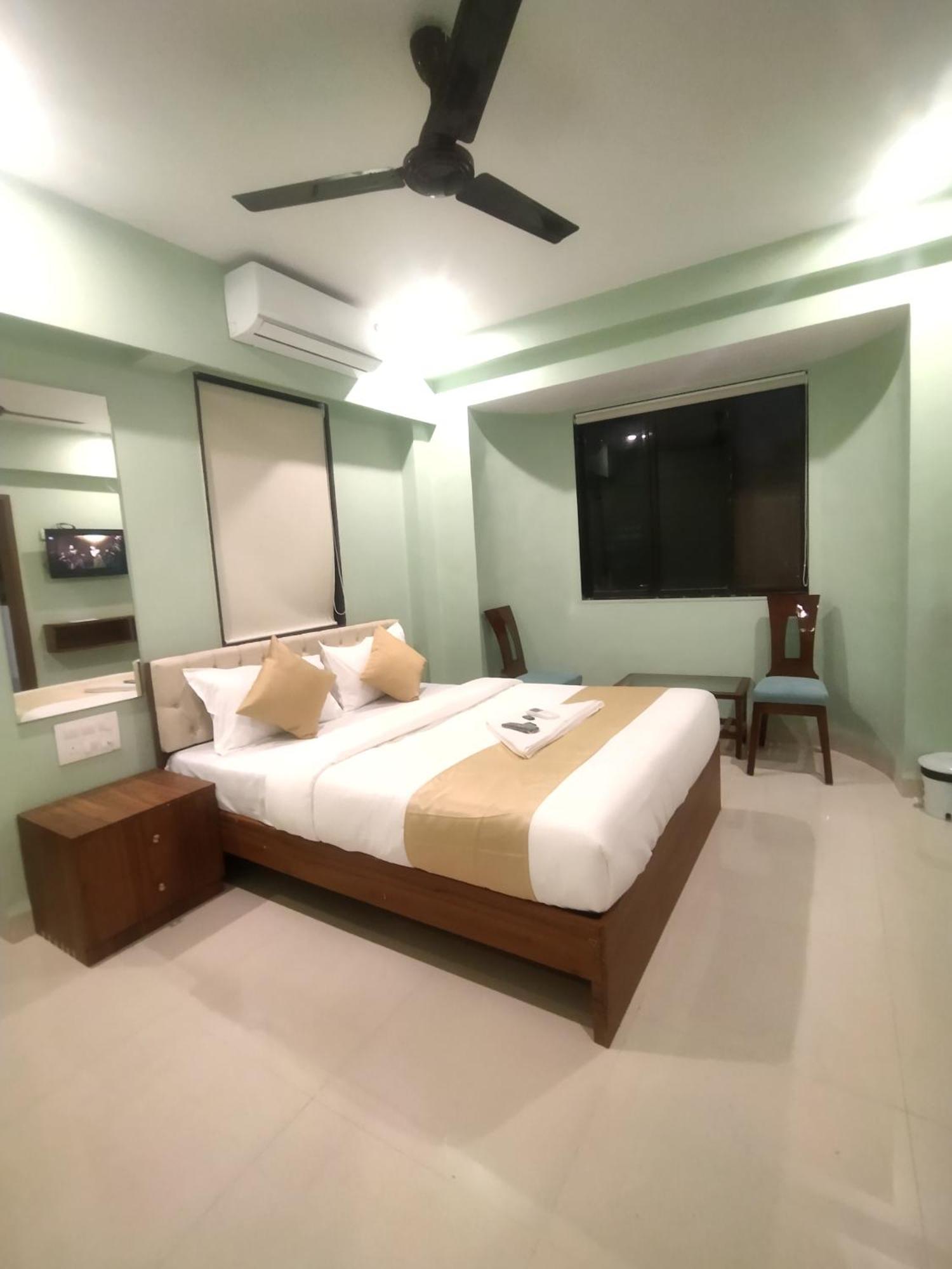 Everest Stays Rooms And Dormitory Mumbai Exteriör bild