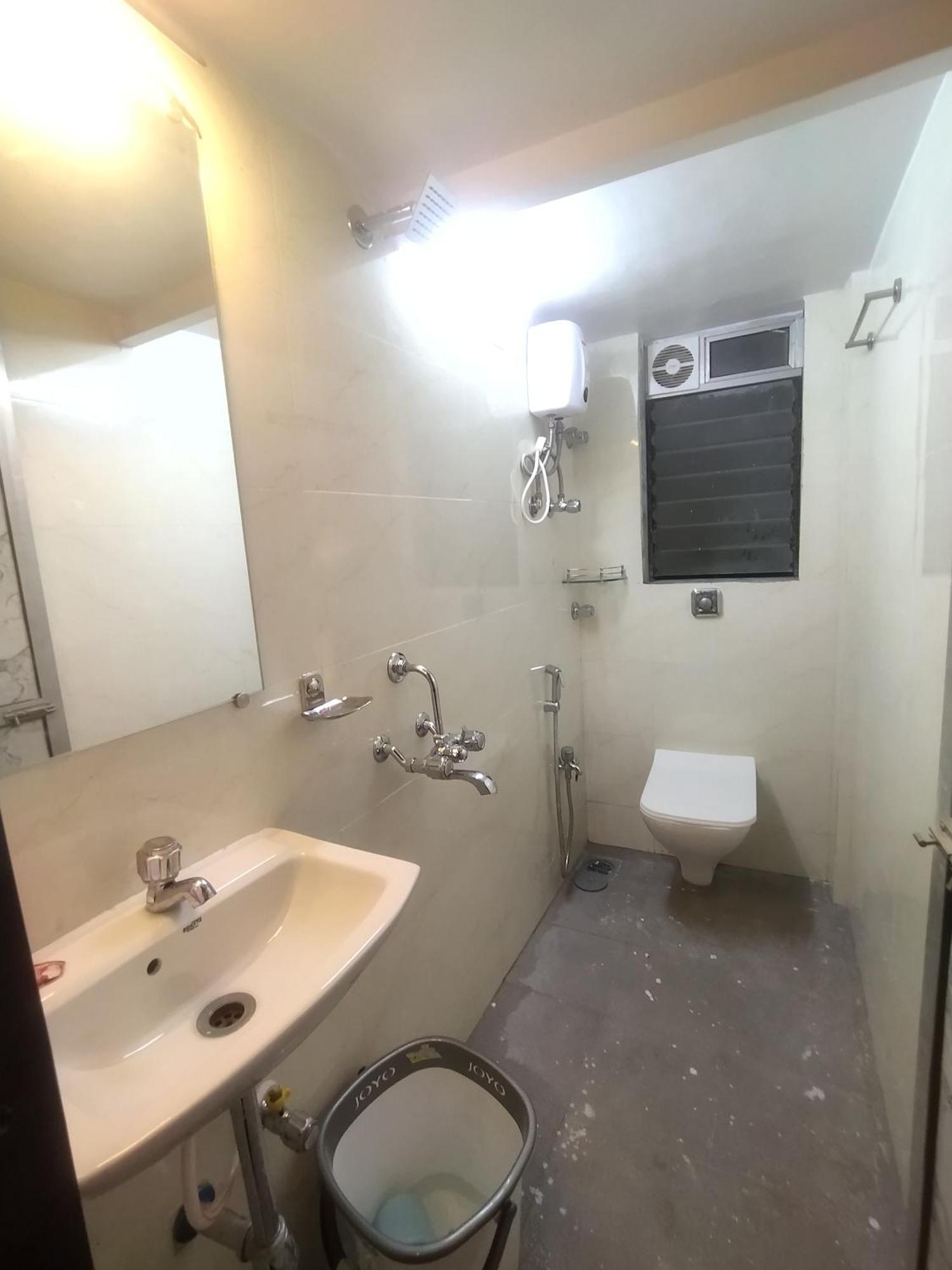 Everest Stays Rooms And Dormitory Mumbai Exteriör bild