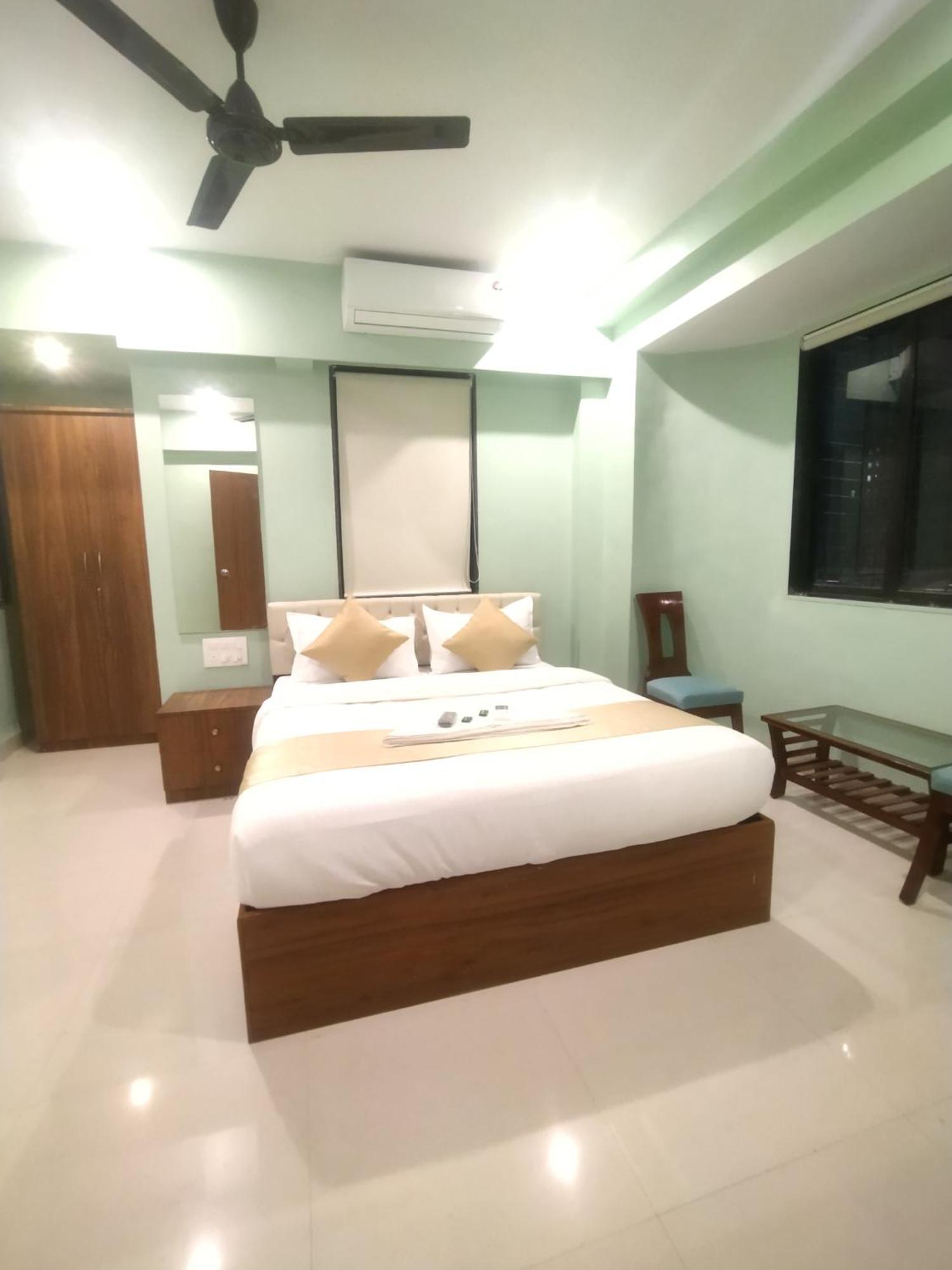 Everest Stays Rooms And Dormitory Mumbai Exteriör bild