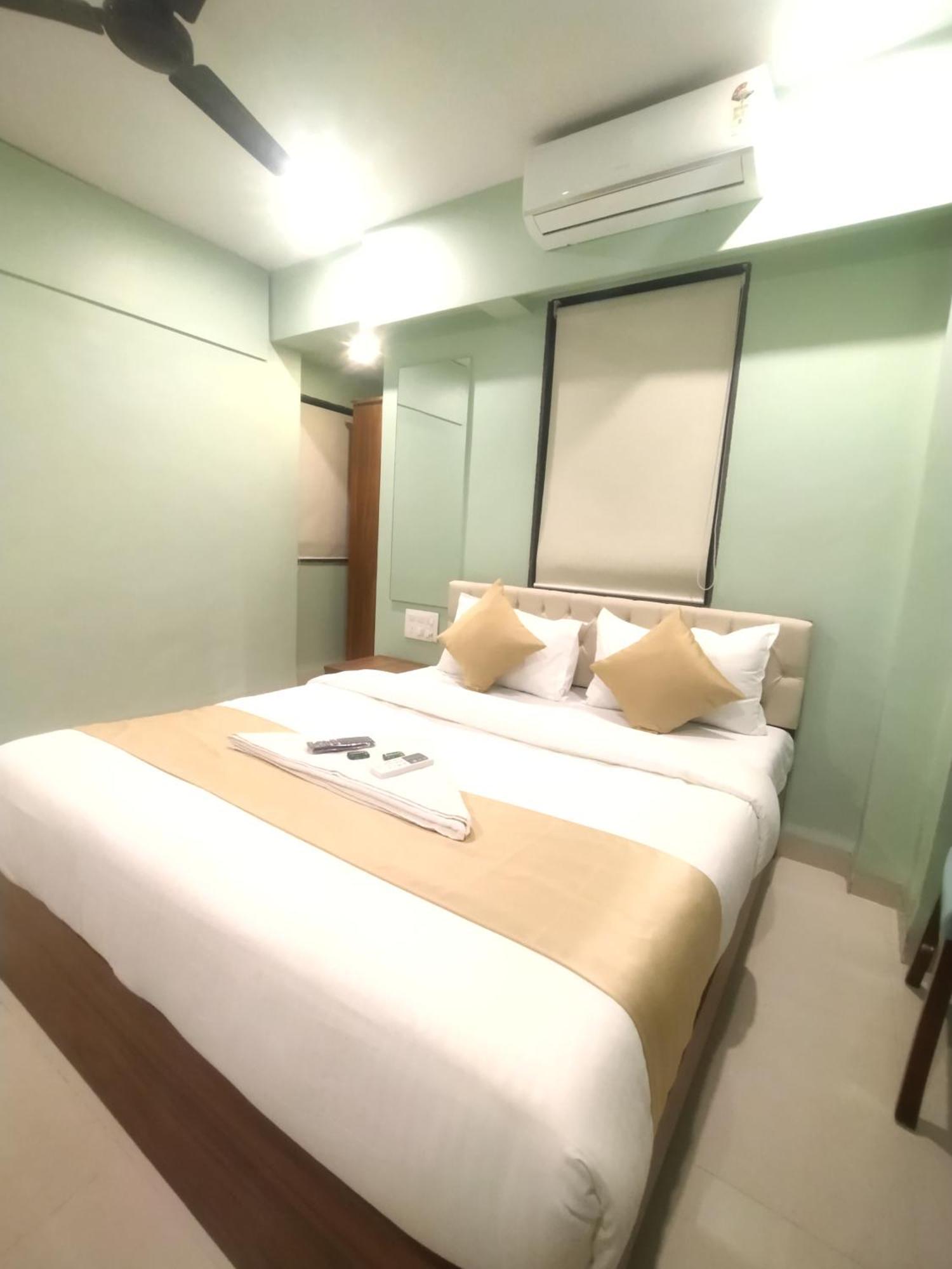 Everest Stays Rooms And Dormitory Mumbai Exteriör bild