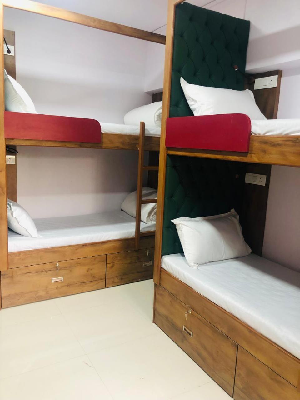 Everest Stays Rooms And Dormitory Mumbai Exteriör bild