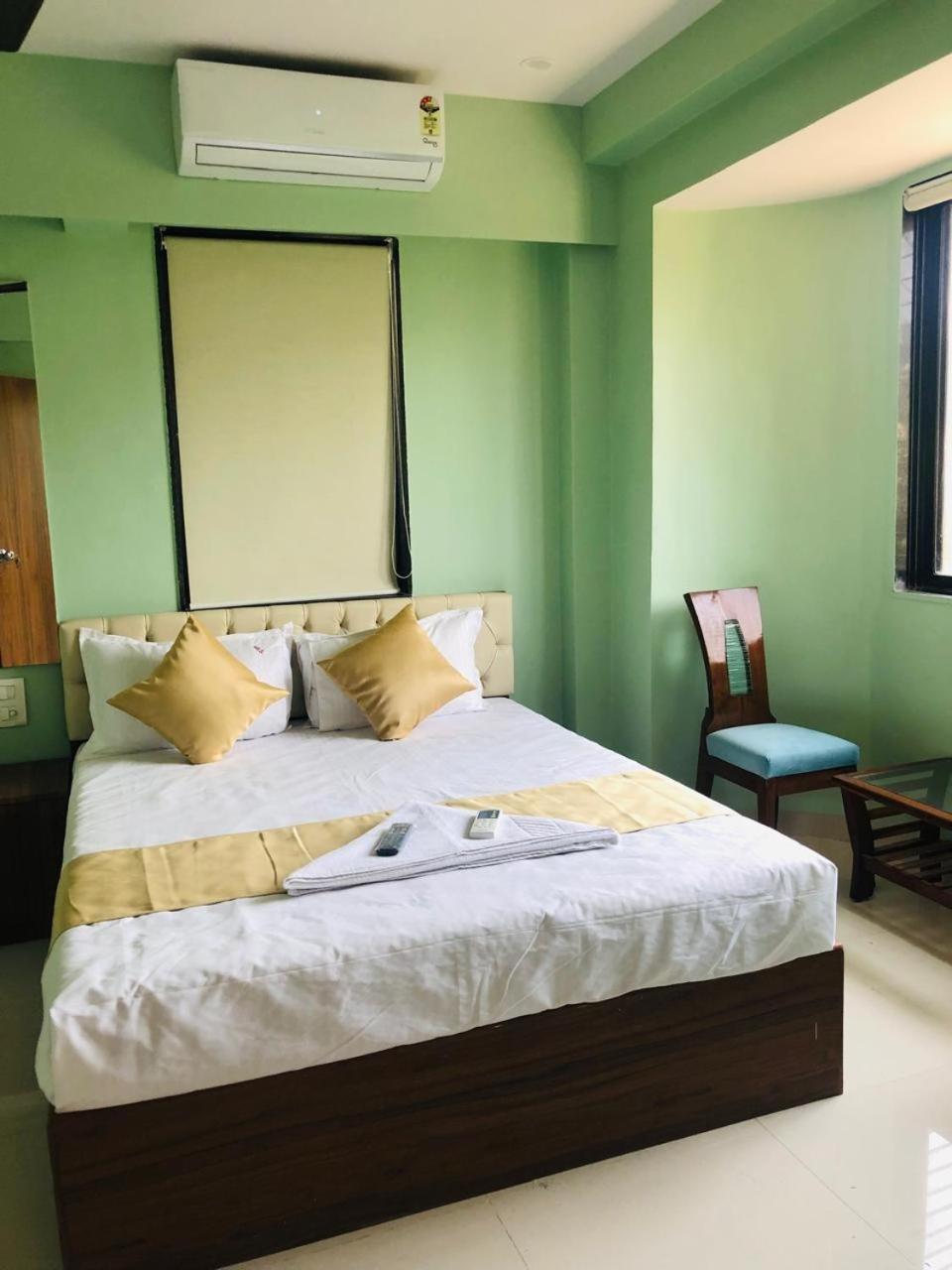 Everest Stays Rooms And Dormitory Mumbai Exteriör bild